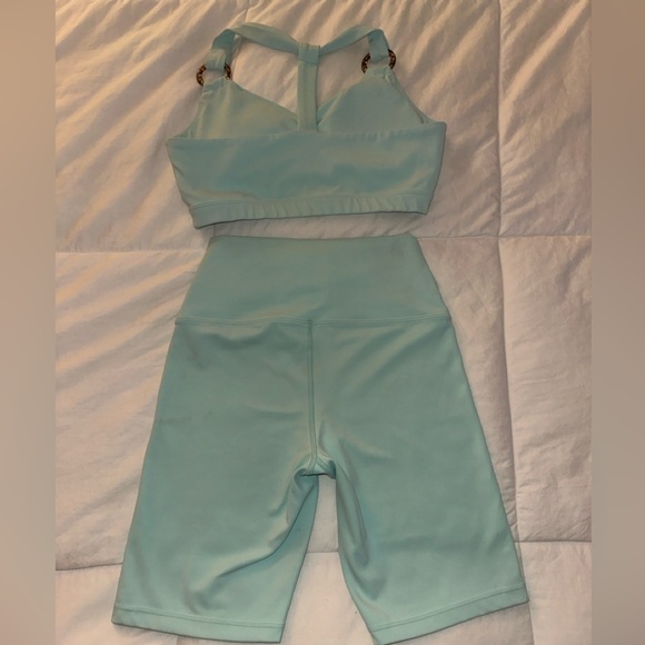 Sea foam green Carbon38 biker shorts and sports bra 🩵🩵🩵 - Picture 4 of 7